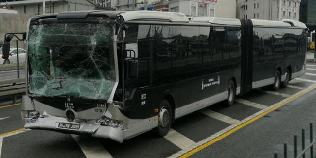 Esenyurt'ta metrobüs kazası; 7 yolcu yaralandı