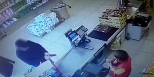 Büyükçekmece'de silah zoruyla market soyan şahıslar yakalandı