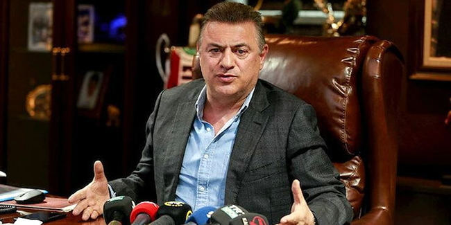 Çaykur Rizespor'un Başkanı Hasan Kartal, karantinada bağlama öğreniyor