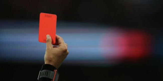 Kasıtlı öksüren futbolcuya kırmızı kart