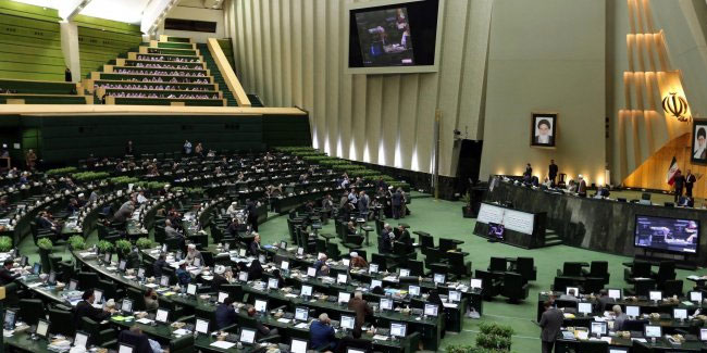 İran'da parlamento askıya alındı!
