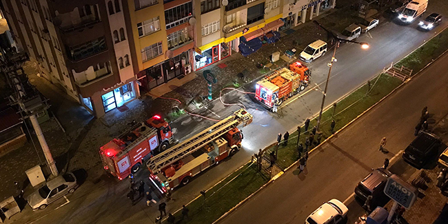 Rize'de gece saatlerinde çıkan yangın paniğe neden oldu