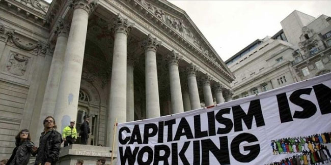 İngiliz hükümeti okullarda kapitalizm karşıtlığı istemiyor