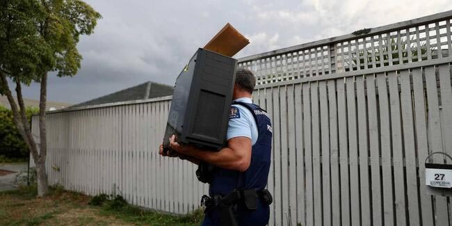 Yeni Zelanda'da camilere saldırı tehdidinde bulunan kişiye gözaltı
