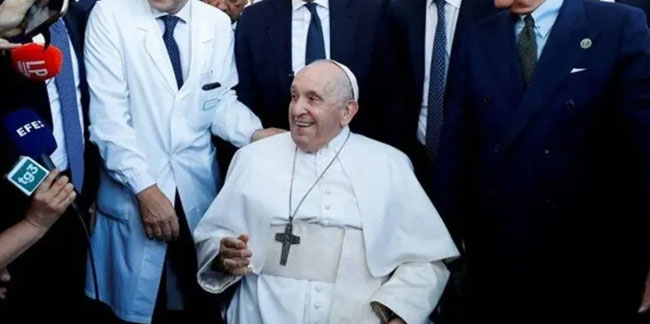 Papa Francis taburcu oldu
