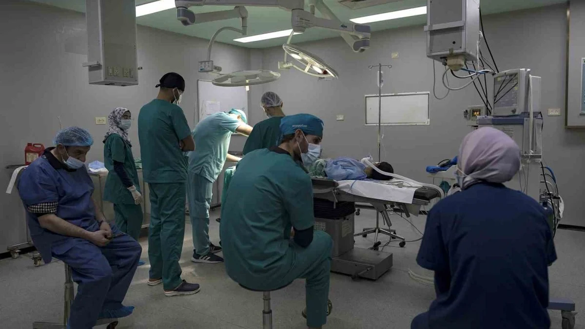 Gazze’deki El Amal Hastanesi’nde ameliyatlar durdu