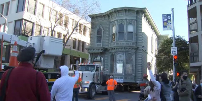ABD’de 139 yıllık 2 katlı ev yeni adresine taşındı