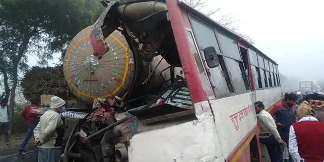 Hindistan’da gaz tankeri, yolcu otobüs ile çarpıştı: 7 ölü