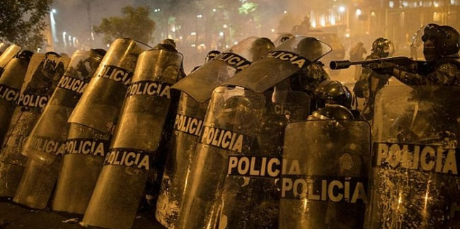 Peru'daki gösterilerde ölü ve yaralı var