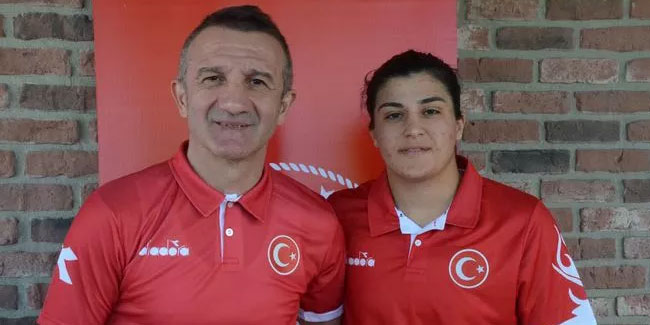 Busenaz Sürmeneli’nin antrenörü Cahit Süme iddialı