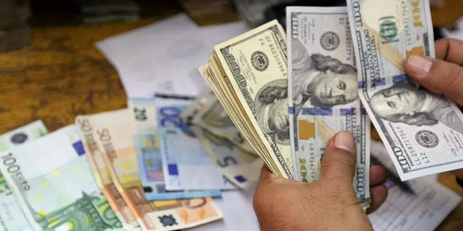 İflas haberleri piyasaları sarstı, Dolar, Euro ve altın yükselişe geçti!