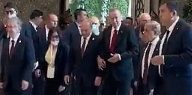 Cumhurbaşkanı Erdoğan ve Putin kol kola yürüdü!