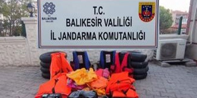 Jandarma 131 düzensiz göçmen ve 3 organizatörü yakaladı