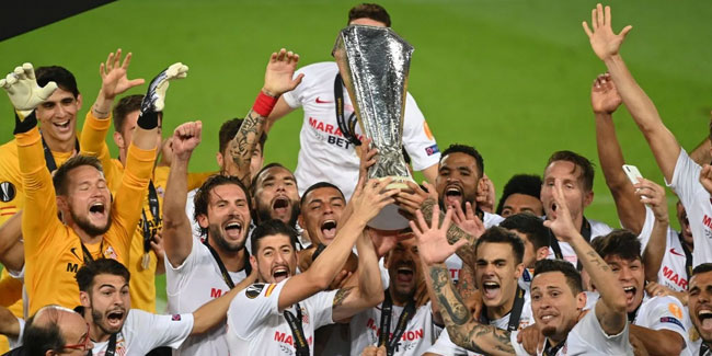 Sevilla 6. UEFA Avrupa Ligi Kupası'nı kaldırdı