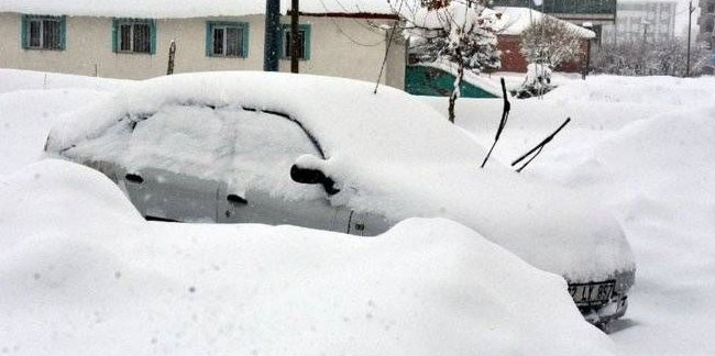Bitlis’te kar engeli: 82 köy yolu ulaşıma kapandı