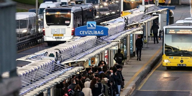 İBB, toplu taşımada "gece çift bilet tarifesi" uygulanmasıyla ilgili açıklama yaptı