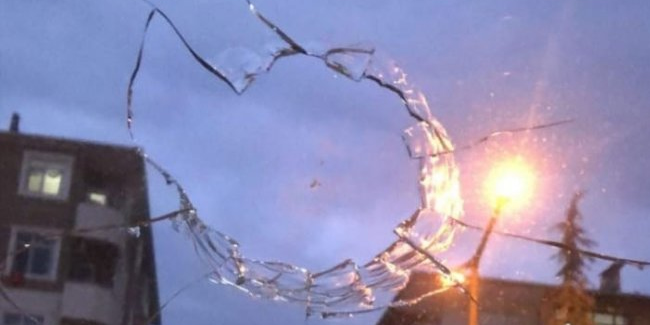 Rize'de yorgun mermi camı kırdı