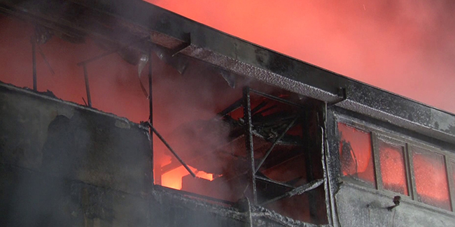 Esenyurt’ta korkutan fabrika yangını