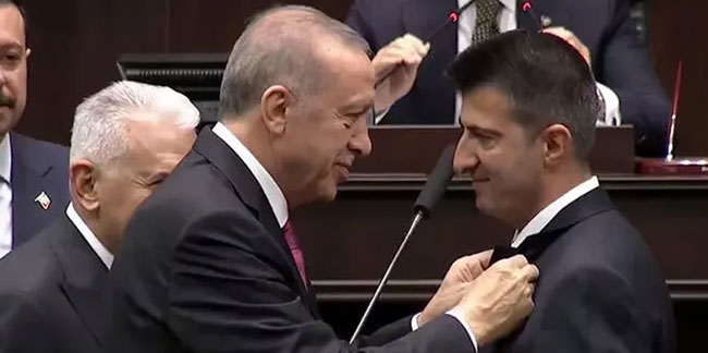 Mehmet Ali Çelebi AK Partide! Rozeti Erdoğan taktı