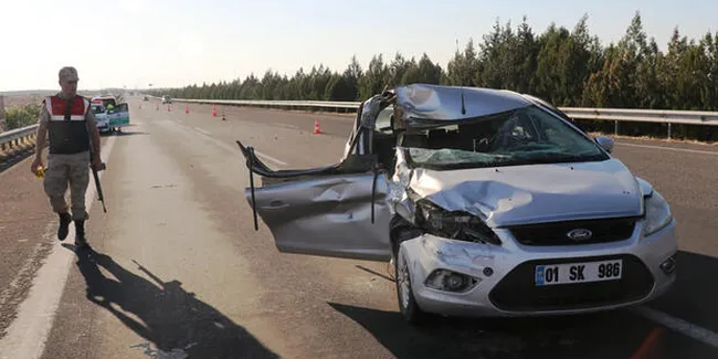 Şanlıurfa’da otomobil TIR'a çarptı: 2 yaralı