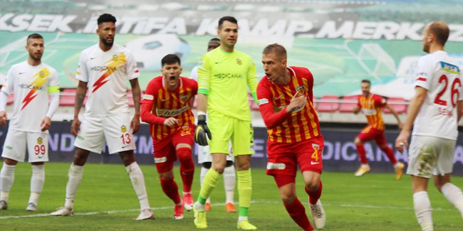 Dimitrios Kolovetsios ilk golünü attı