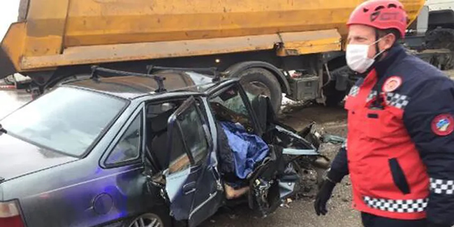 Otomobil ile hafriyat kamyonu çarpıştı: 1 ölü, 2 yaralı