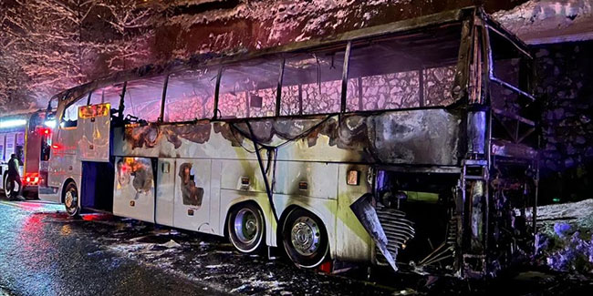 Polisleri taşıyan otobüs Trabzon'da alev aldı