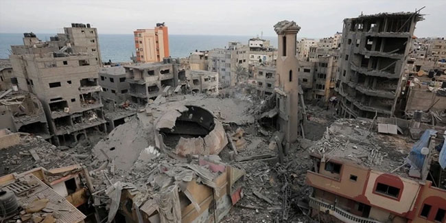 İsrail Gazze'de cami bombaladı: Ölü ve yaralılar var