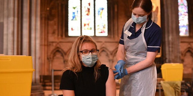 İngiltere'de COVID-19 aşısı olanların sayısı 25 milyonu geçti