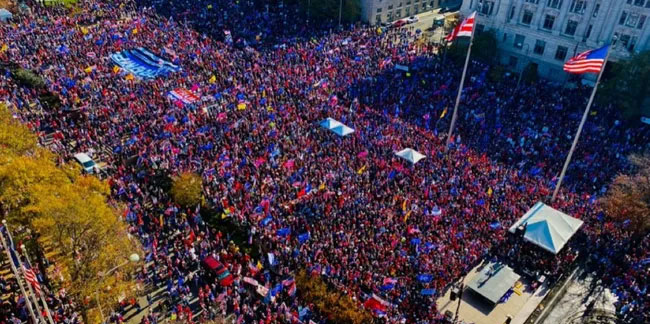 Yüz binlerce taraftarından Trump'a destek gösterisi