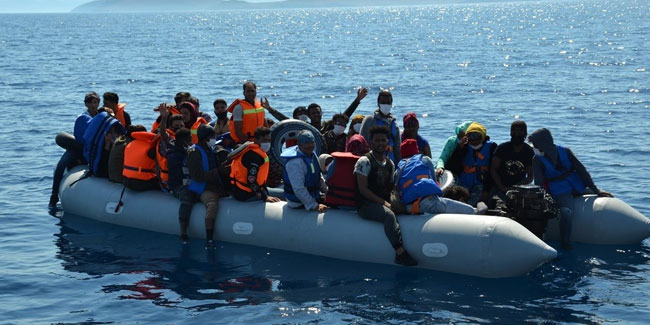 Ayvalık’ta 74 göçmen kurtarıldı