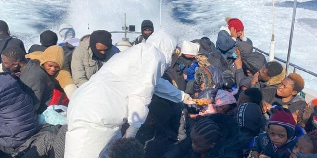 Yunanistan’ın Türk karasularına ittiği mülteciler kurtarıldı