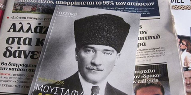 Yunan gazetesi Atatürk'ün hayatını anlatan kitap dağıttı
