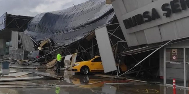 Bursa'yı sağanak ve fırtına vurdu; Terminalin çatısı çöktü