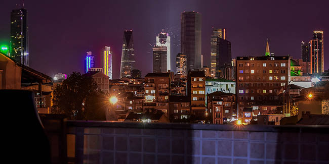 Yalnız kalan İstanbul sokakları gece görselliğiyle göz kamaştırdı
