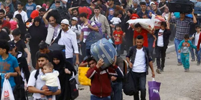 On binlerce Suriyeli Türkiye sınırına akın etti