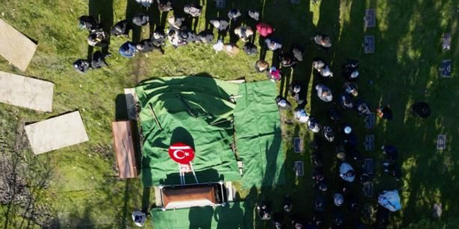 Malcolm X'in kızının cenazesine Türk bayraklı çelenk