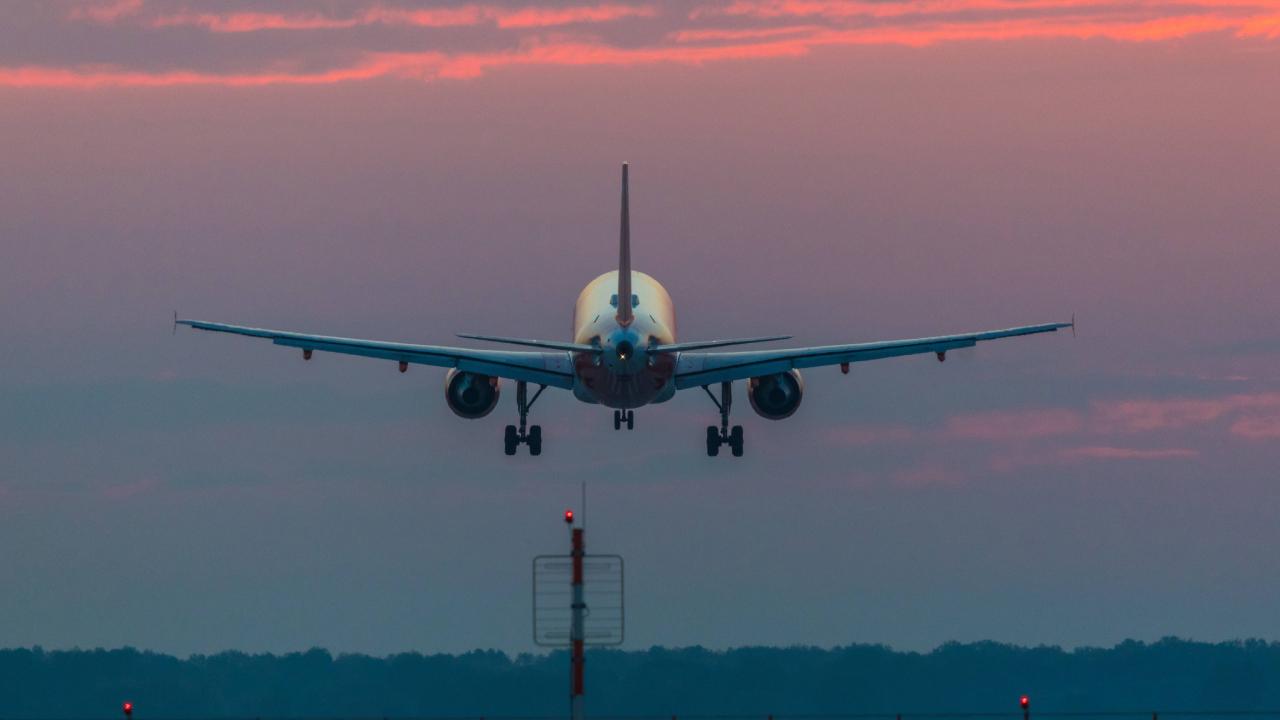 Fas'tan Türkiye'ye gelen uçak acil iniş yaptı! 28 yolcu firar etti