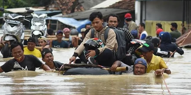 Endonezya'da doğal afetler 213 can aldı