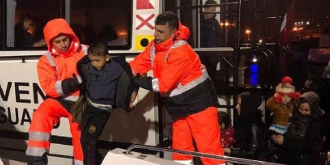 Ege'de 11’i çocuk 20 sığınmacı daha kurtarıldı