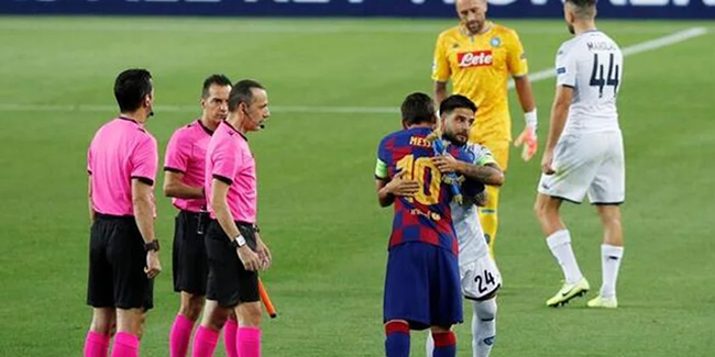 Barcelona - Napoli maçına Cüneyt Çakır damgası! İspanyollardan eleştiri...