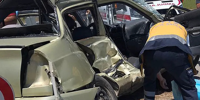 Kırıkkale'de, kamyonet ile otomobil çarpıştı: Ölü ve yaralılar var
