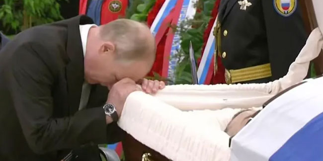 Putin'in zor anları... Tabutun başında gözyaşı döktü