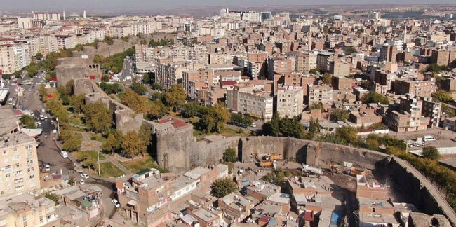 Diyarbakır'da ağır hasarlı 5 bin 459 binanın yarısından fazlasında yıkım tamamlandı