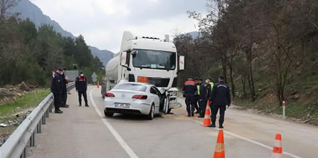 Burdur'da tankerle çarpışan otomobilin sürücüsü öldü