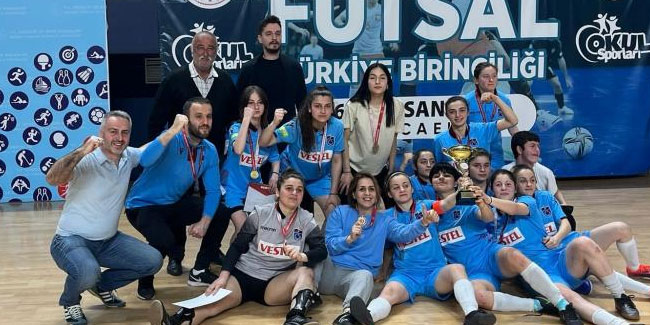 Trabzon Spor Lisesi Kadın Futsal Takımı şampiyon oldu