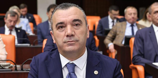 İYİ Parti Trabzon Milletvekili Yavuz Aydın'dan Atatürk Anıtı'na saldıran failin serbest bırakılmasına tepki