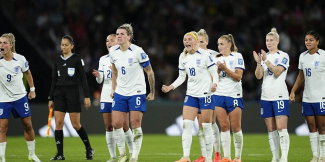 Kadınlar Dünya Kupası: İngiltere ve Avustralya çeyrek finale yükseldi!