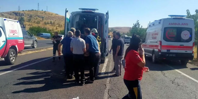 Şanlıurfa'da işçi servisi devrildi: 18 yaralı