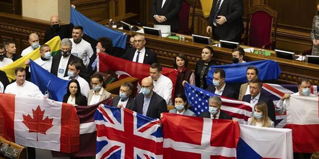Dünya bu kareyi konuşuyor! Ukrayna'dan Rusya'ya Türk bayraklı mesaj